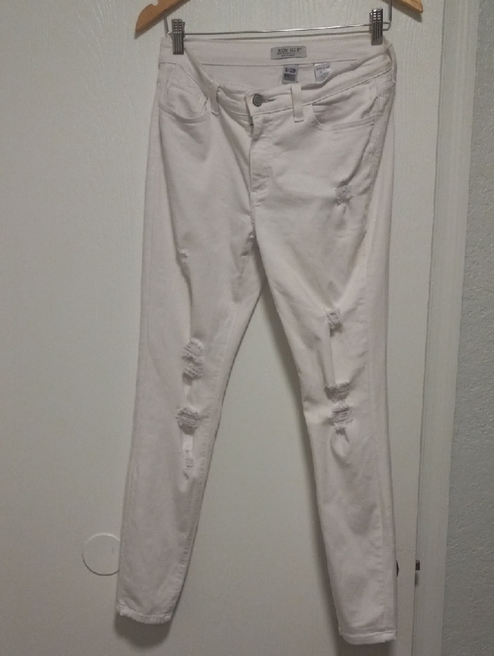 Judy Blue White Light Distressing Skinny Jeans Size 9/29